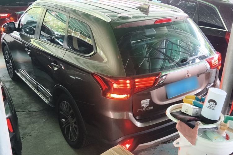Used Mitsubishi Outlander 2018 2.0L Two-Wheel Drive Glory Edition 5 Seats Rear Left 45 Deg