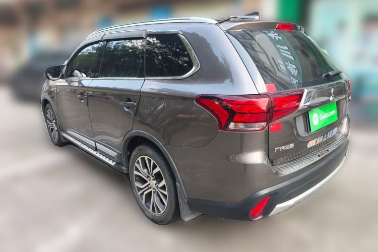 Used Mitsubishi Outlander 2018 2.0L Two-Wheel Drive Glory Edition 5 Seats Rear Left 45 Deg