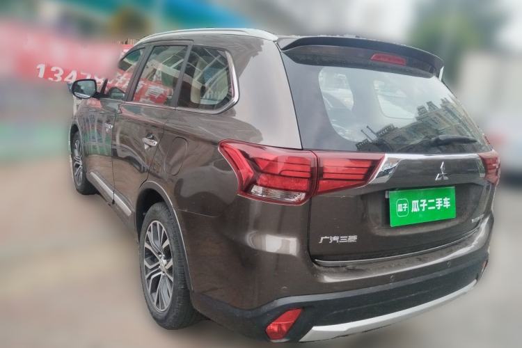 Used Mitsubishi Outlander 2018 2.4L 4x4 Luxury Edition 7-Seater Rear Left 45 Deg