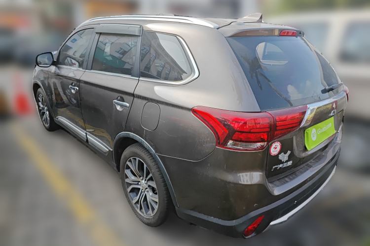 Used Mitsubishi Outlander 2018 2.4L 4x4 Luxury Edition 7-Seater Rear Left 45 Deg