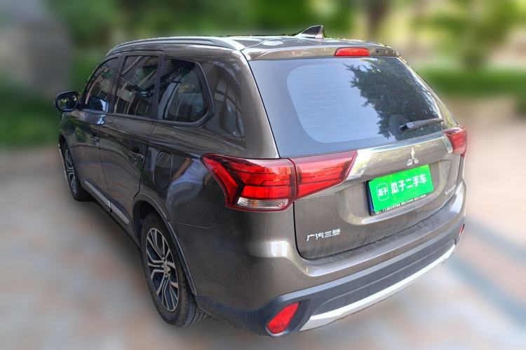 Used Mitsubishi Outlander 2018 2.0L Two-Wheel Drive Glory Edition 5 Seats Rear Left 45 Deg