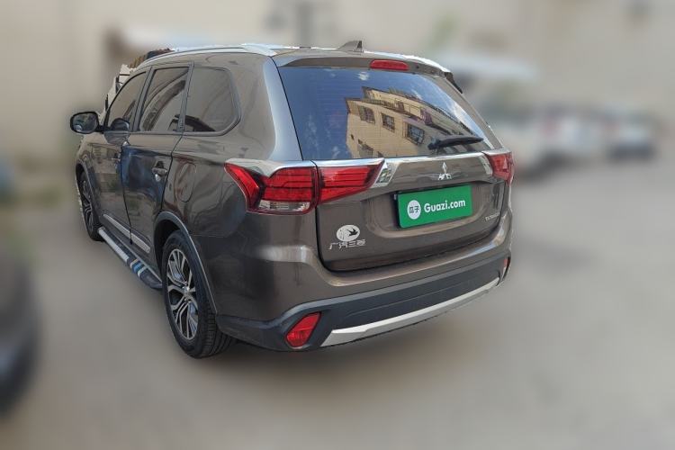 Used Mitsubishi Outlander 2018 2.0L Two-Wheel Drive Glory Edition 5 Seats Rear Left 45 Deg