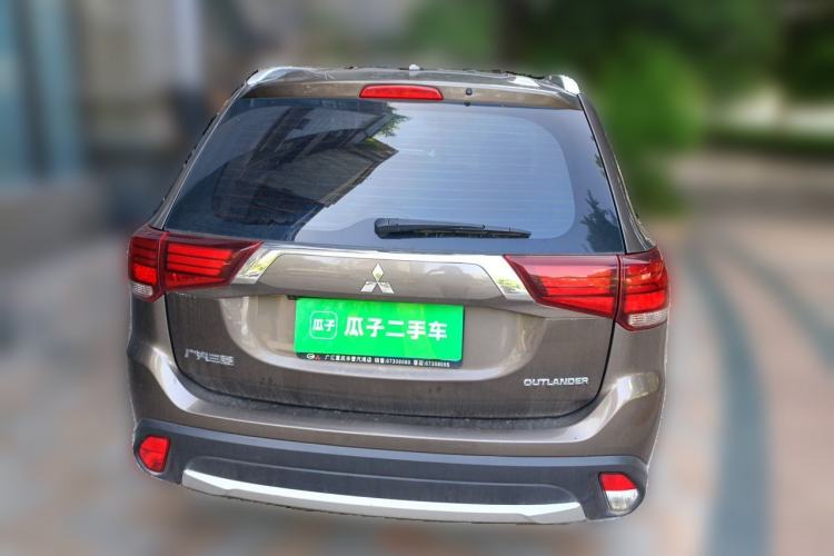 Used Mitsubishi Outlander 2018 2.0L Two-Wheel Drive Glory Edition 5 Seats Rear