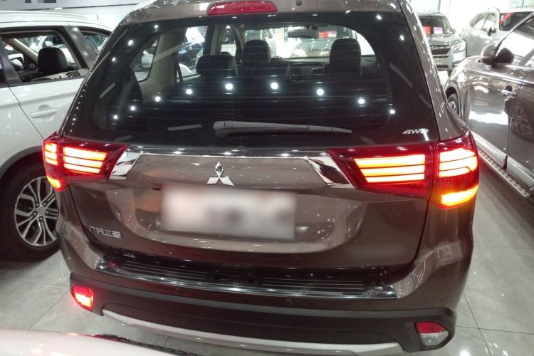 Used Mitsubishi Outlander 2018 2.4L 4x4 Elite Edition 5 Seats Rear