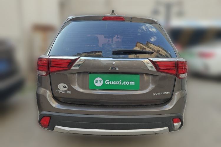 Used Mitsubishi Outlander 2018 2.0L Two-Wheel Drive Glory Edition 5 Seats Rear