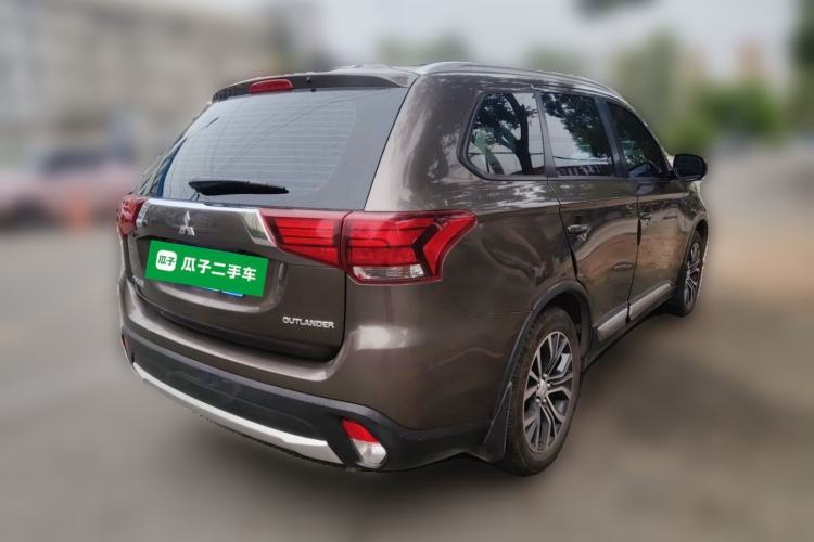 Used Mitsubishi Outlander 2018 2.0L Two-Wheel Drive Glory Edition 5 Seats Rear Right 45 Deg