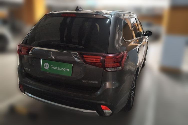 Used Mitsubishi Outlander 2018 2.0L Two-Wheel Drive Glory Edition 5 Seats Rear Right 45 Deg
