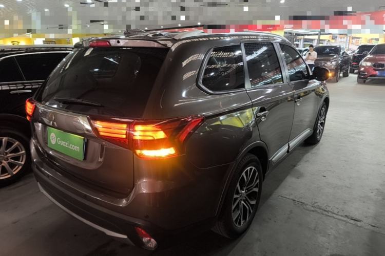 Used Mitsubishi Outlander 2018 2.0L Two-Wheel-Drive Jiale Edition 7-Seater Rear Right 45 Deg