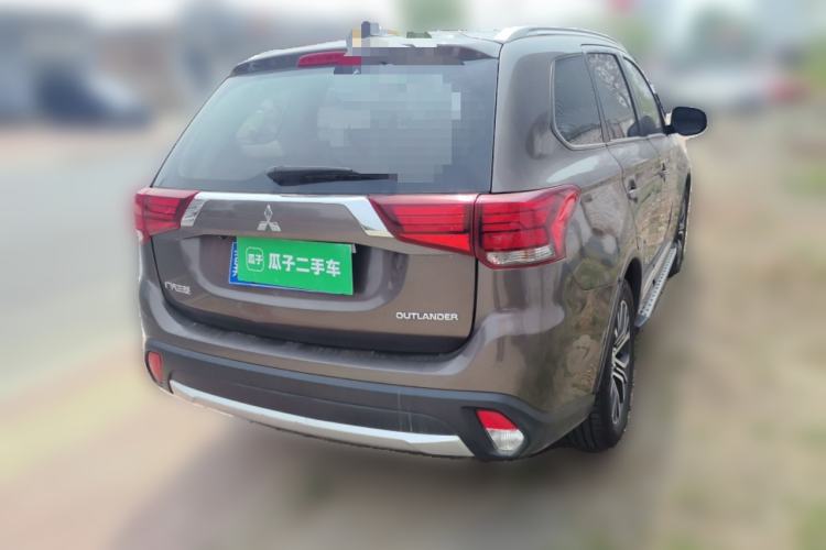 Used Mitsubishi Outlander 2018 2.0L Two-Wheel Drive Glory Edition 5 Seats Rear Right 45 Deg