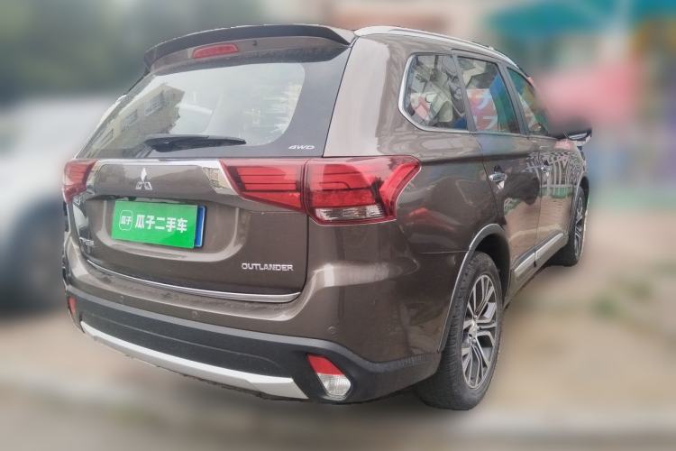 Used Mitsubishi Outlander 2018 2.4L 4x4 Luxury Edition 7-Seater Rear Right 45 Deg