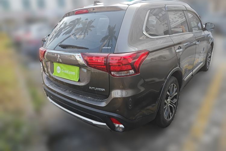 Used Mitsubishi Outlander 2018 2.4L 4x4 Luxury Edition 7-Seater Rear Right 45 Deg
