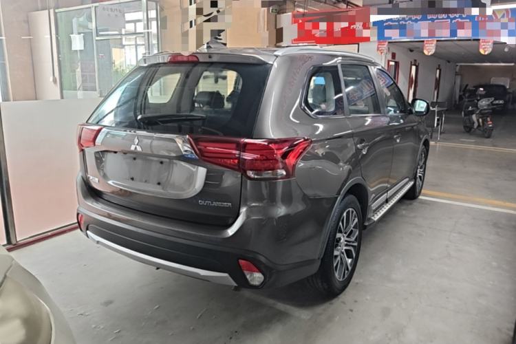 Used Mitsubishi Outlander 2018 2.0L Two-Wheel-Drive Jiale Edition 7-Seater Rear Right 45 Deg