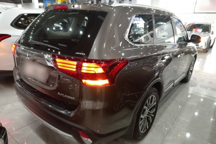 Used Mitsubishi Outlander 2018 2.4L 4x4 Elite Edition 5 Seats Rear Right 45 Deg