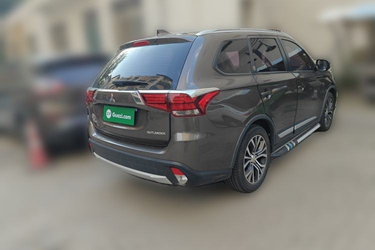 Used Mitsubishi Outlander 2018 2.0L Two-Wheel Drive Glory Edition 5 Seats Rear Right 45 Deg