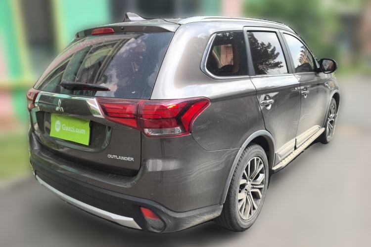 Used Mitsubishi Outlander 2018 2.4L 4x4 Elite Edition 5 Seats Rear Right 45 Deg
