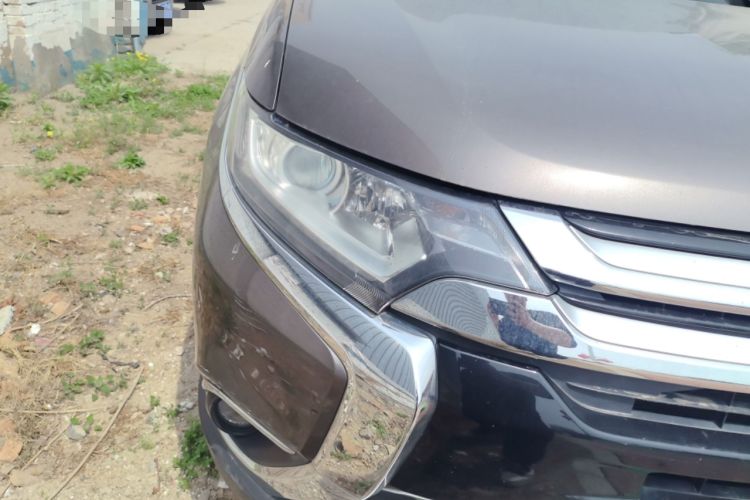 Used Mitsubishi Outlander 2018 2.0L Two-Wheel Drive Glory Edition 5 Seats Right Front Headlight