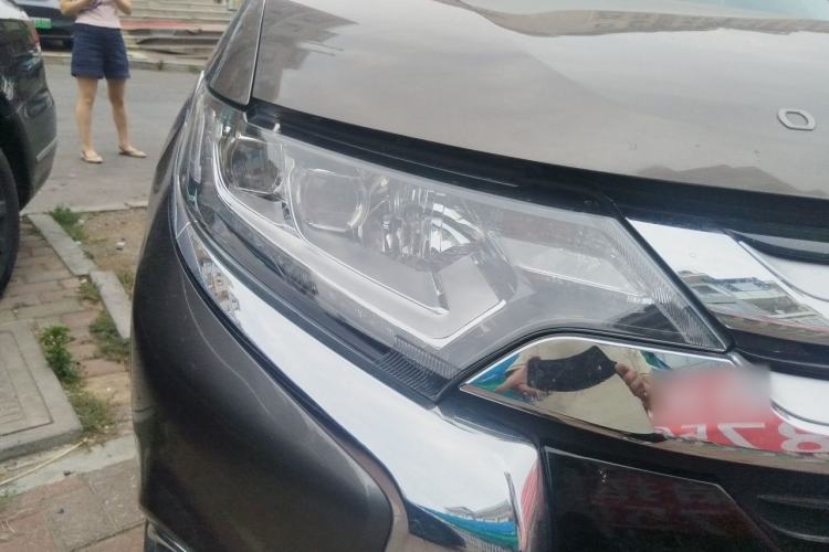 Used Mitsubishi Outlander 2018 2.4L 4x4 Luxury Edition 7-Seater Right Front Headlight
