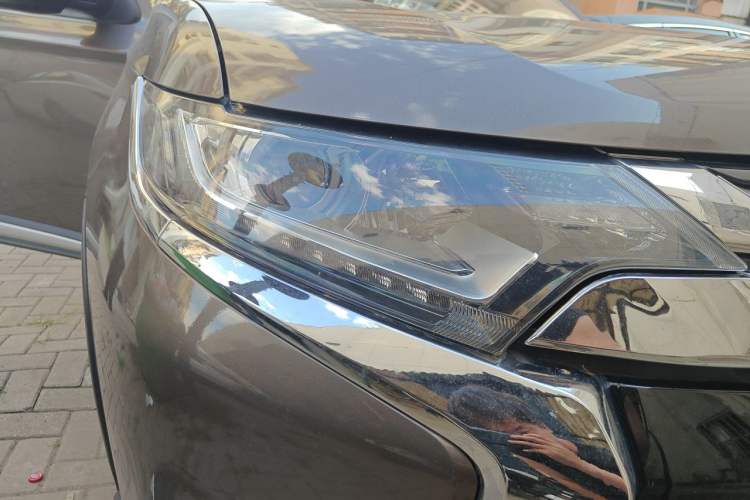 Used Mitsubishi Outlander 2018 2.0L Two-Wheel Drive Glory Edition 5 Seats Right Front Headlight