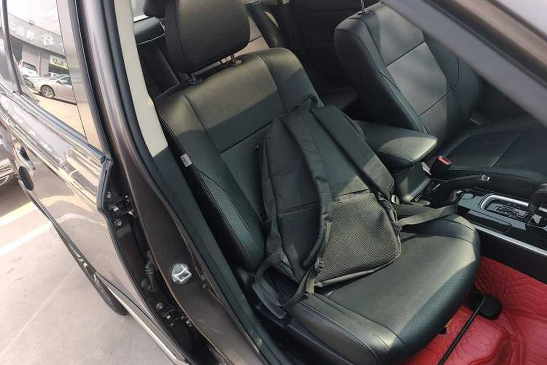 Used Mitsubishi Outlander 2018 2.0L Two-Wheel Drive Glory Edition 5 Seats Right Front Seat
