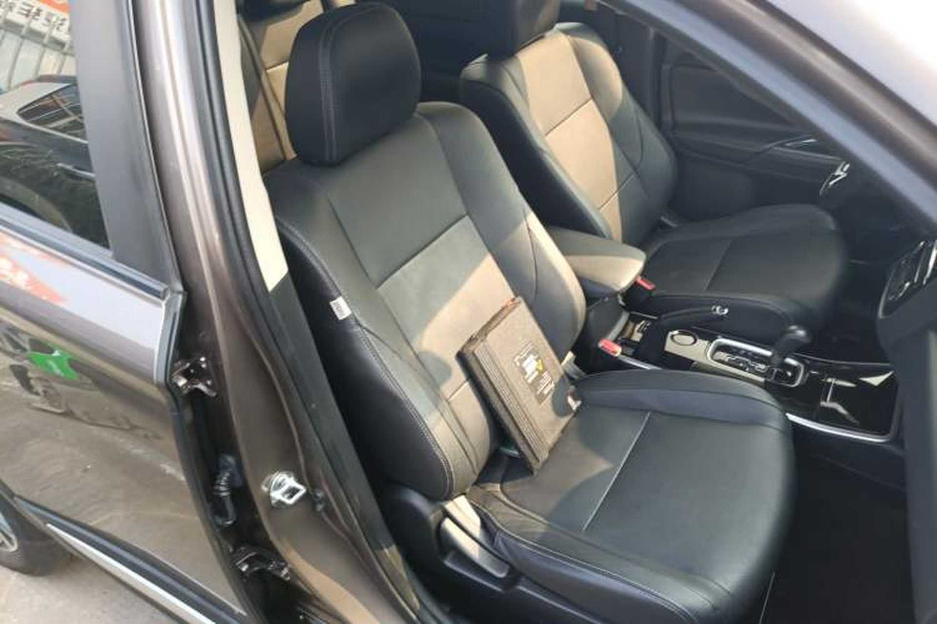 Used Mitsubishi Outlander 2018 2.0L Two-Wheel-Drive Jiale Edition 7-Seater Right Front Seat