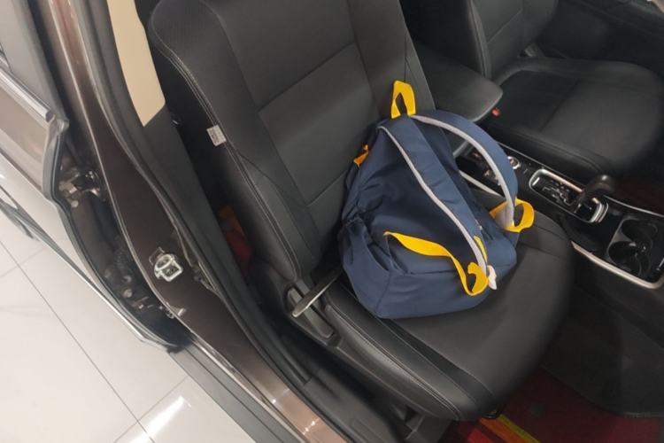 Used Mitsubishi Outlander 2018 2.4L 4x4 Elite Edition 5 Seats Right Front Seat