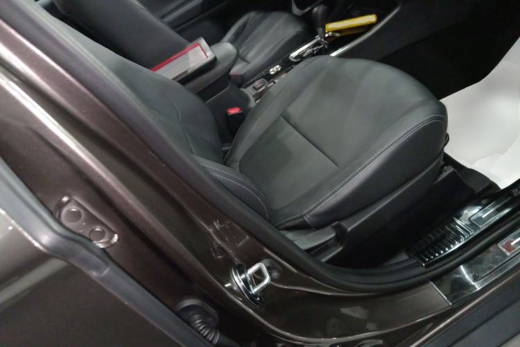 Used Mitsubishi Outlander 2018 2.4L 4x4 Elite Edition 5 Seats Right Front Seat
