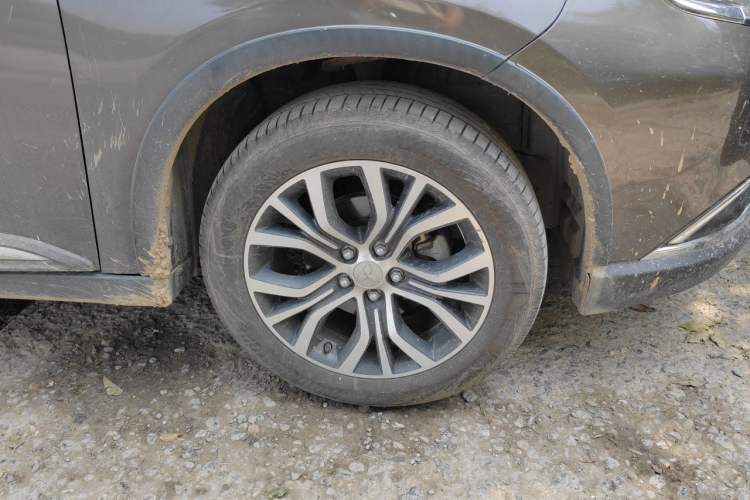 Used Mitsubishi Outlander  Right Front Wheel Hub