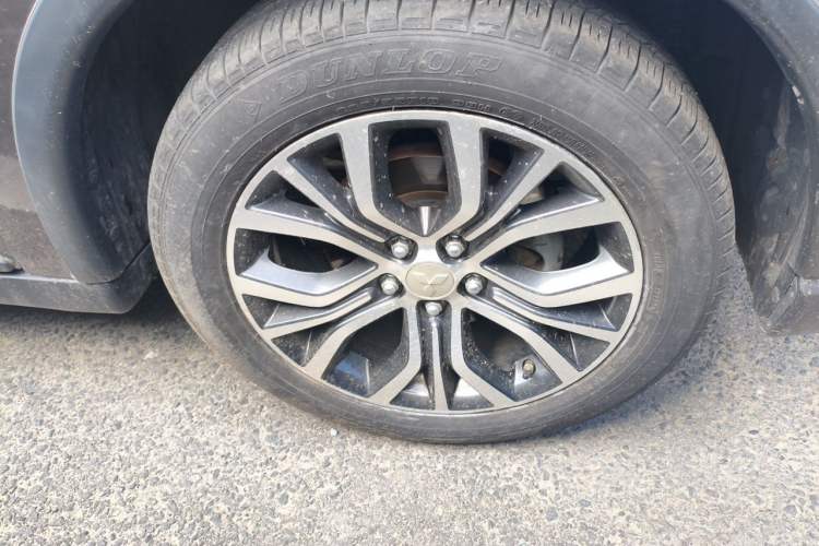 Used Mitsubishi Outlander 2018 2.4L 4x4 Elite Edition 5 Seats Right Front Wheel Hub