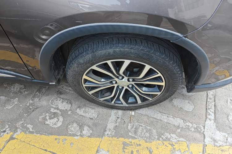 Used Mitsubishi Outlander 2018 2.4L 4x4 Luxury Edition 7-Seater Right Front Wheel Hub