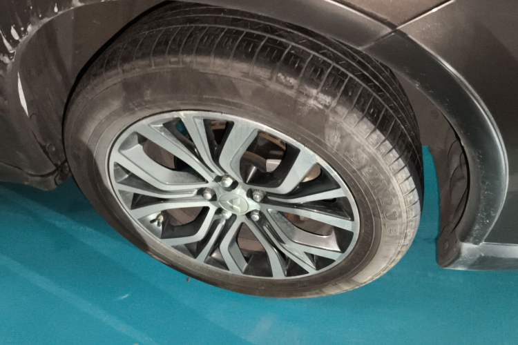 Used Mitsubishi Outlander 2018 2.4L 4x4 Elite Edition 5 Seats Right Front Wheel Hub