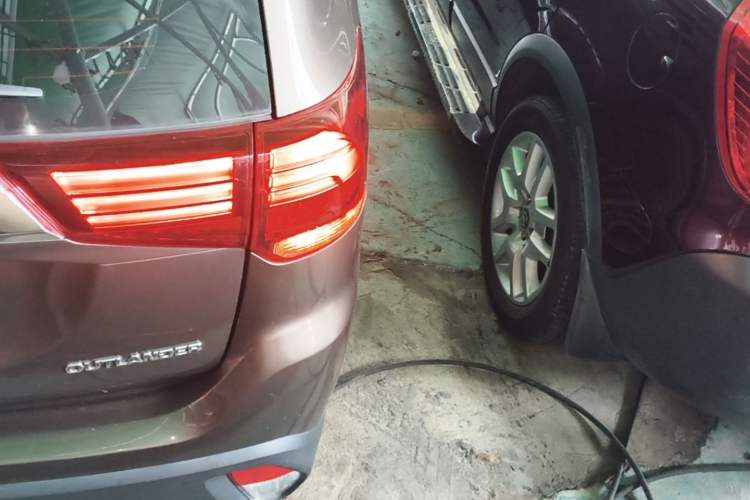 Used Mitsubishi Outlander 2018 2.0L Two-Wheel Drive Glory Edition 5 Seats Right Rear Taillight