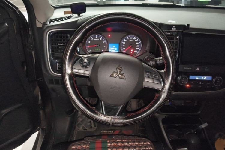 Used Mitsubishi Outlander 2018 2.0L Two-Wheel Drive Glory Edition 5 Seats Steering Wheel