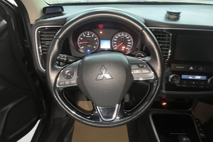 Used Mitsubishi Outlander 2018 2.0L Two-Wheel-Drive Jiale Edition 7-Seater Steering Wheel