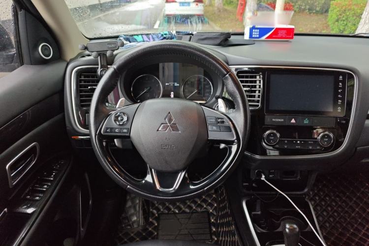 Used Mitsubishi Outlander 2018 2.4L 4x4 Elite Edition 5 Seats Steering Wheel