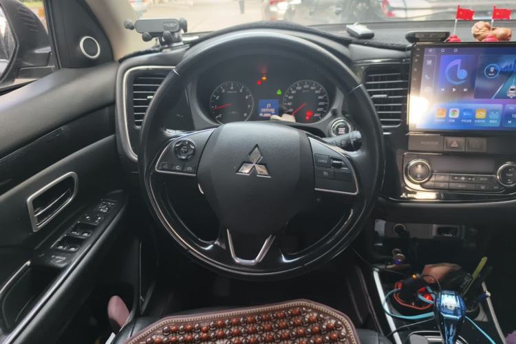 Used Mitsubishi Outlander 2018 2.0L Two-Wheel Drive Glory Edition 5 Seats Steering Wheel