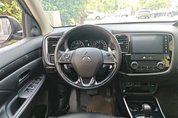 Used Mitsubishi Outlander 2018 2.4L 4x4 Elite Edition 5 Seats Steering Wheel