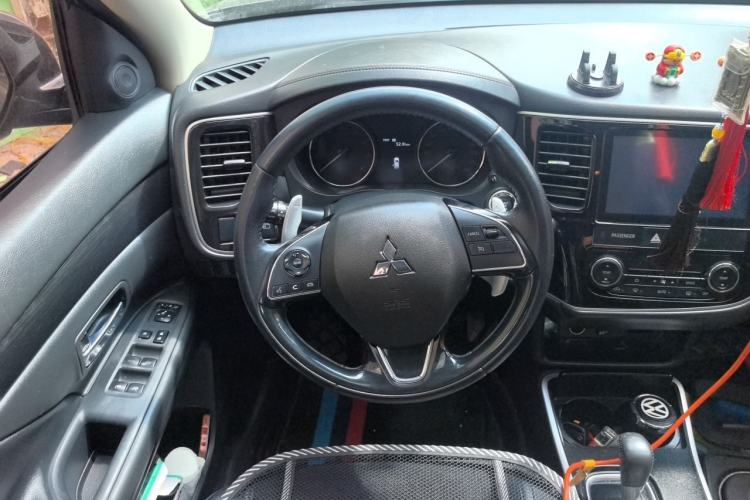 Used Mitsubishi Outlander 2018 2.4L 4x4 Elite Edition 5 Seats Steering Wheel