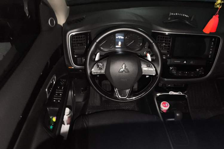 Used Mitsubishi Outlander 2018 2.4L 4x4 Elite Edition 5 Seats Steering Wheel