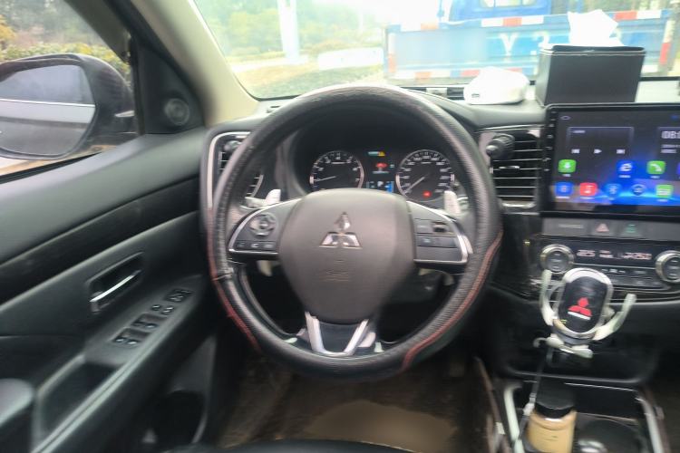 Used Mitsubishi Outlander 2018 2.4L 4x4 Luxury Edition 7-Seater Steering Wheel