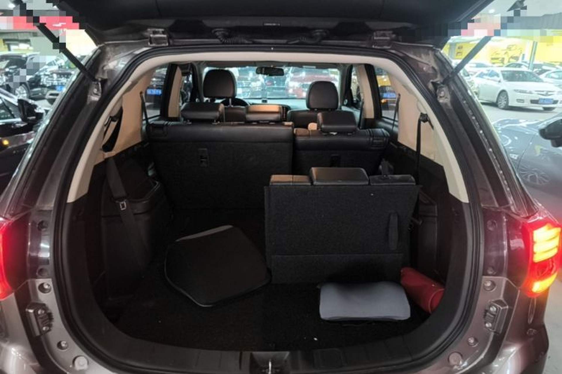 Used Mitsubishi Outlander 2018 2.0L Two-Wheel-Drive Jiale Edition 7-Seater Trunk