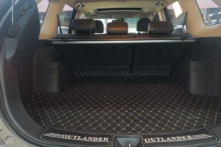 Used Mitsubishi Outlander 2018 2.4L 4x4 Elite Edition 5 Seats Trunk