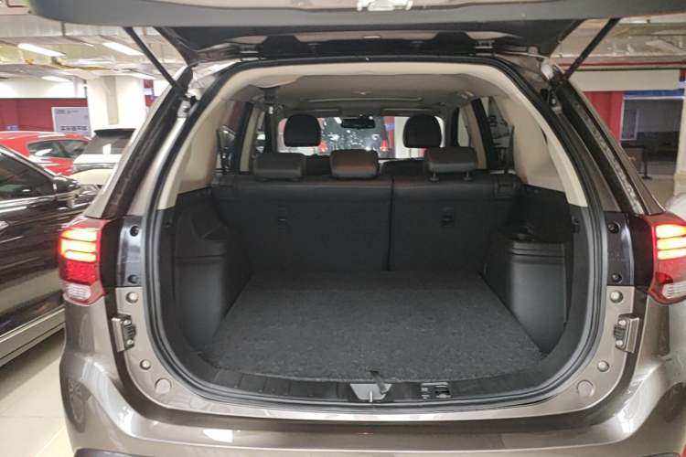 Used Mitsubishi Outlander 2018 2.0L Two-Wheel Drive Glory Edition 5 Seats Trunk