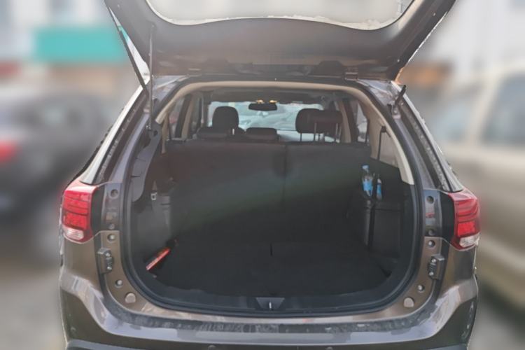 Used Mitsubishi Outlander 2018 2.4L 4x4 Luxury Edition 7-Seater Trunk