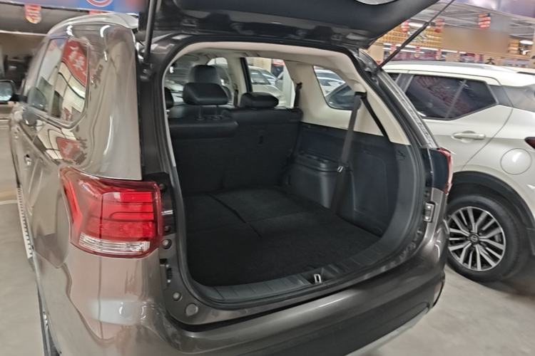 Used Mitsubishi Outlander 2018 2.0L Two-Wheel-Drive Jiale Edition 7-Seater Trunk