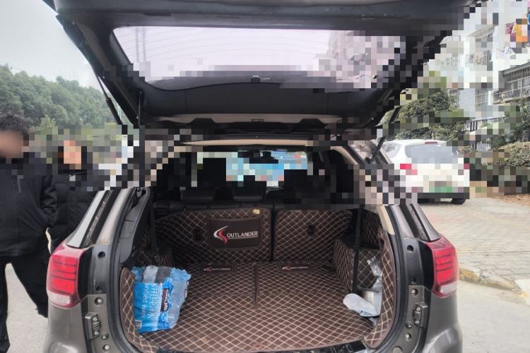 Used Mitsubishi Outlander 2018 2.4L 4x4 Luxury Edition 7-Seater Trunk