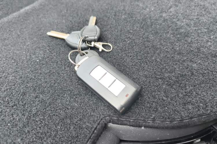 Used Mitsubishi Outlander 2018 2.0L Two-Wheel Drive Glory Edition 5 Seats Vehicle Key