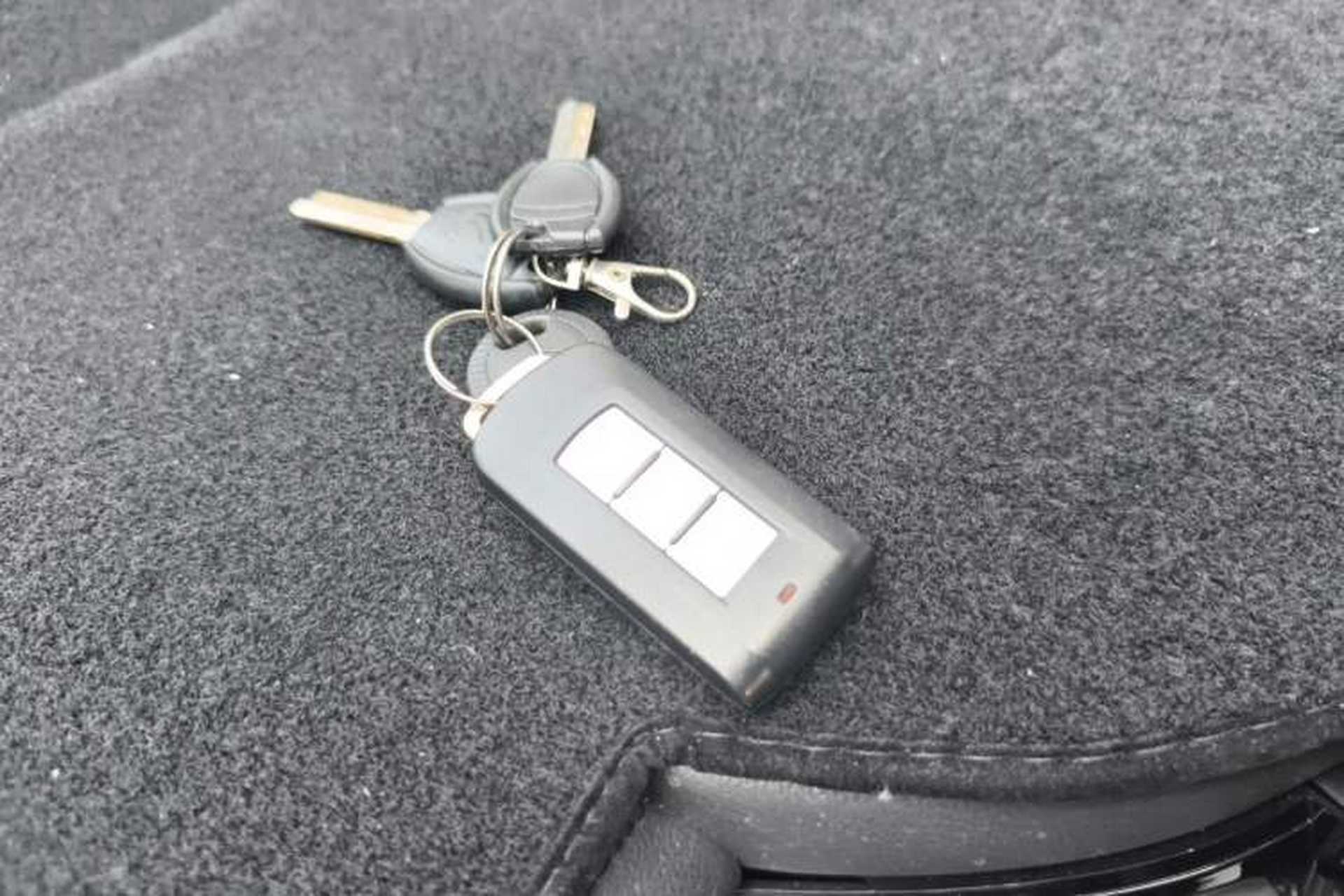 Used Mitsubishi Outlander 2018 2.0L Two-Wheel Drive Glory Edition 5 Seats Vehicle Key