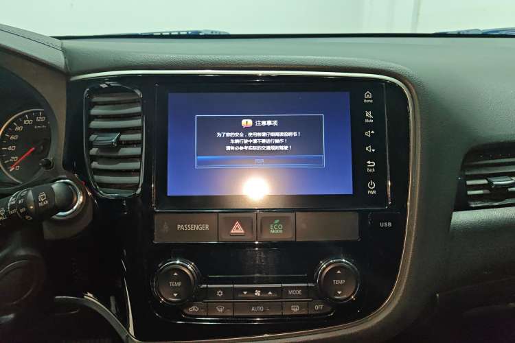 Used Mitsubishi Outlander 2018 2.0L Two-Wheel-Drive Jiale Edition 7-Seater Audio And AC Panel