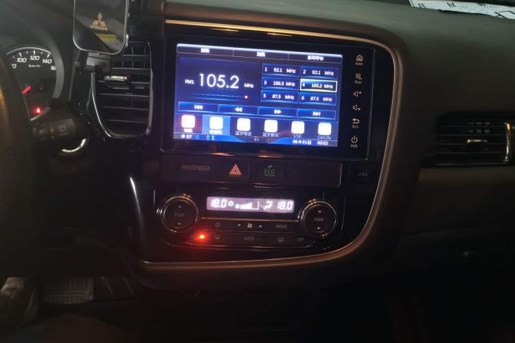 Used Mitsubishi Outlander 2018 2.0L Two-Wheel Drive Glory Edition 5 Seats Audio And AC Panel