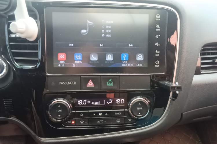 Used Mitsubishi Outlander 2018 2.0L Two-Wheel-Drive Jiale Edition 7-Seater Audio And AC Panel